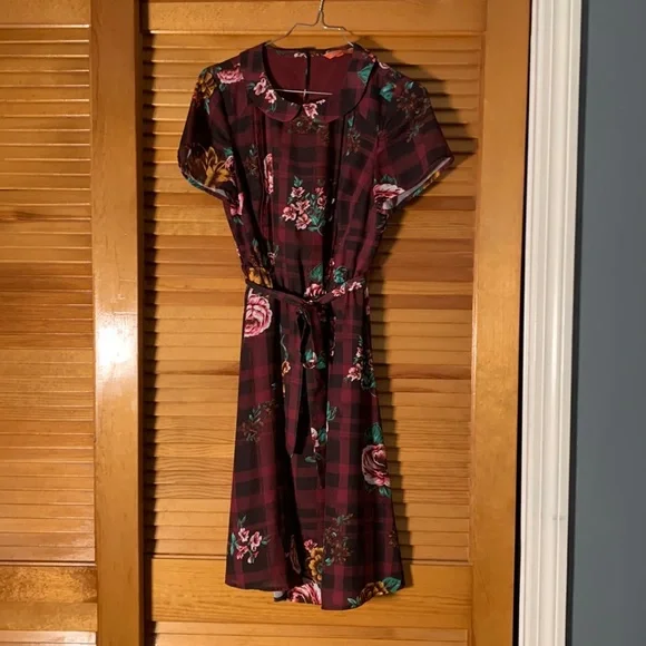 modcloth burgundy dress Burn After Reading Collared Shift Dress main image 1